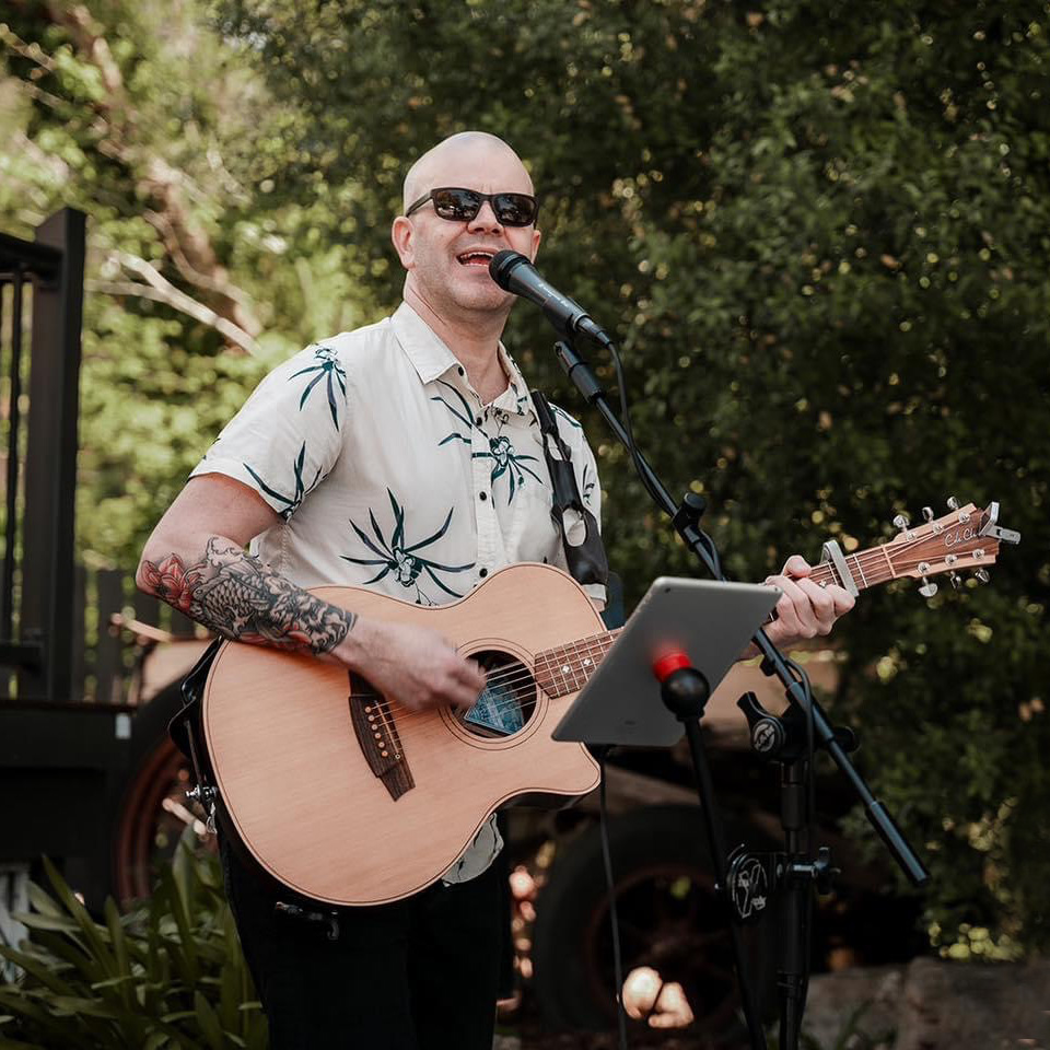 Gilly / Geoff Booker Music, singer in Adelaide