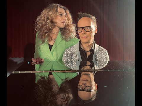 Bachelor Girl, musical duo in Adelaide