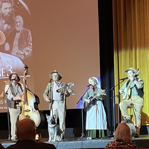 Me 'N Me Mates, bush band in Adelaide, photo 3