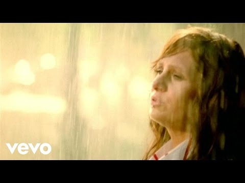 Kasey Chambers, singer in Adelaide