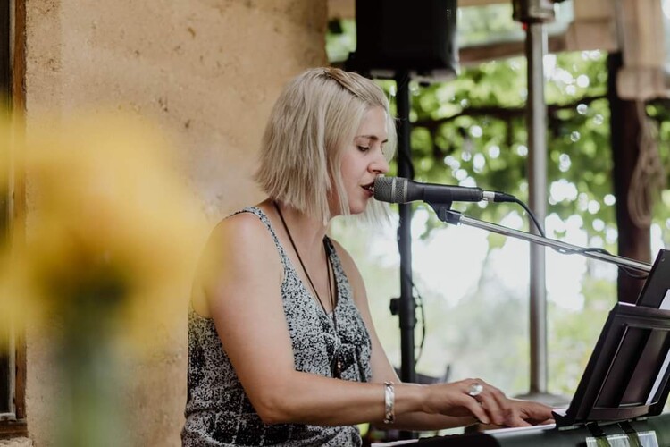 LizBiz Entertainment, pianist and singer solo in Adelaide, photo 3