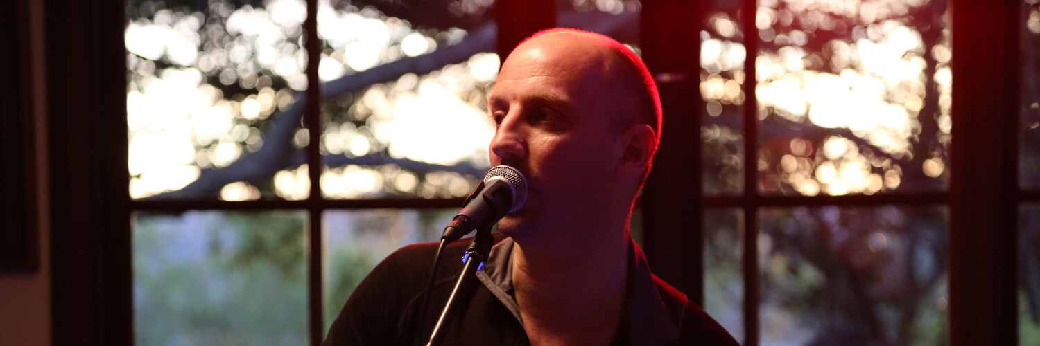 Jonno, singer in Albury, photo 2