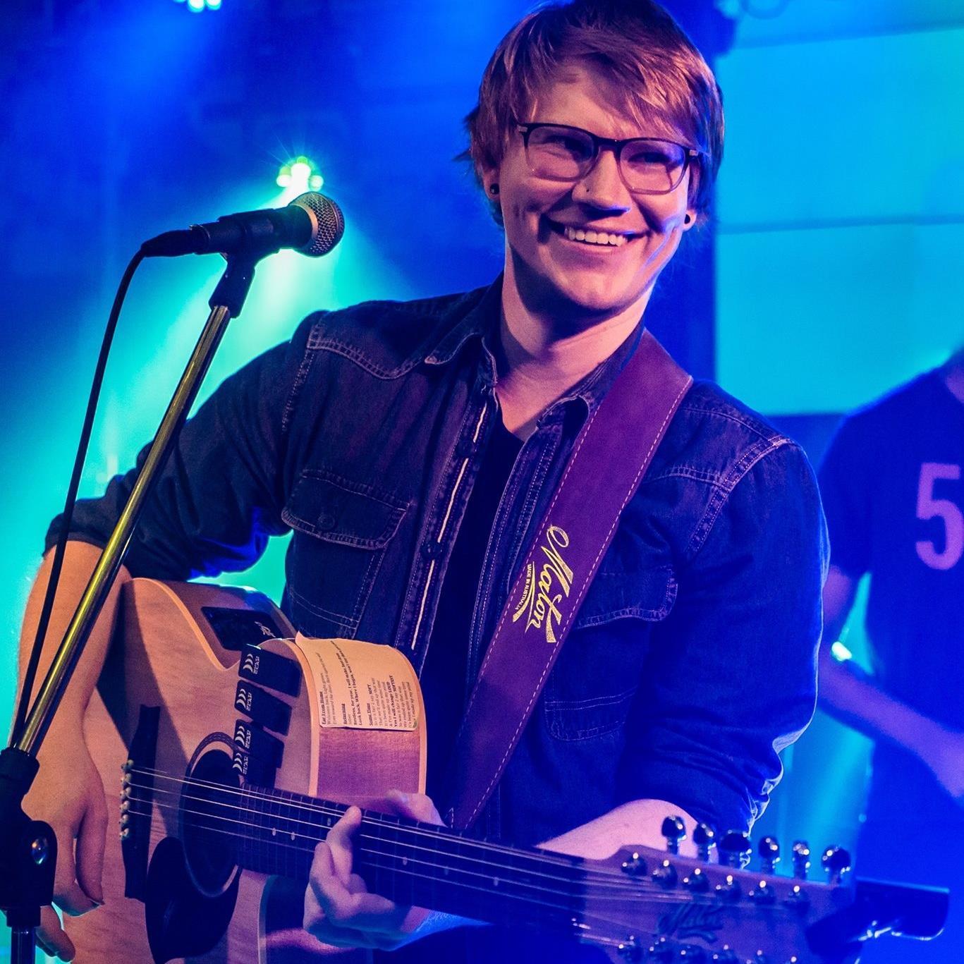 Toby Mobbs, singer-songwriter in Albury