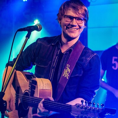 Toby Mobbs, singer-songwriter in Albury, photo 2