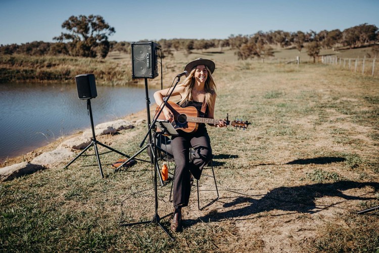 Megan Core, singer in Alice Springs, photo 3