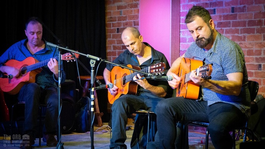 Nigel Date, guitarist in Beechworth, photo 3