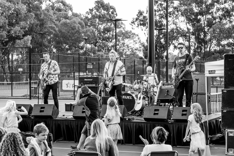 Mr Samsonite, cover band in Bendigo, photo 3