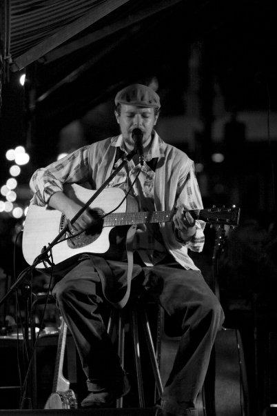 Nye Stewart, singer-songwriter in Brisbane, photo 2