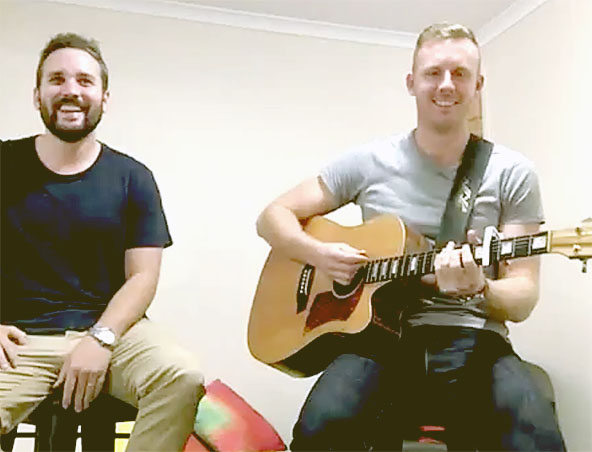 Fretless Delay, musical duo in Brisbane