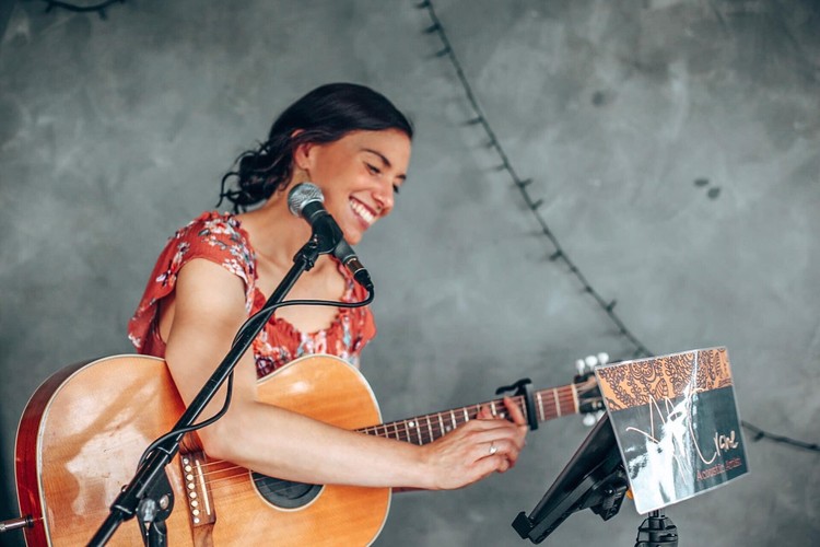Ali Crane, singer in Brisbane, photo 3