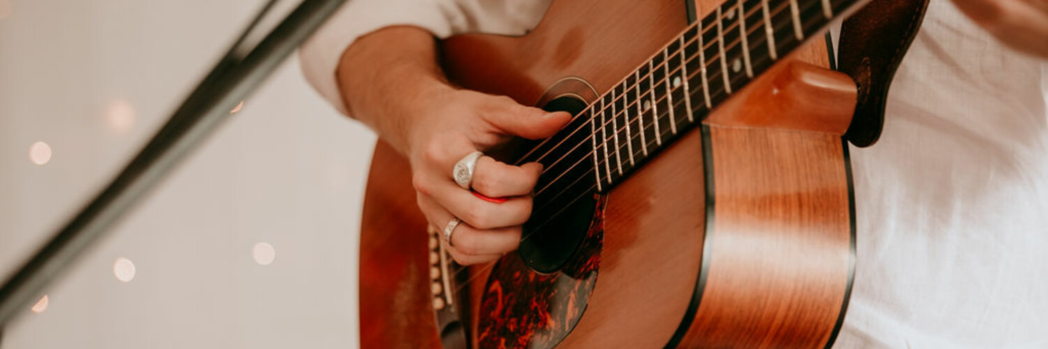 Daniel J Lewis, singer in Brisbane, photo 3