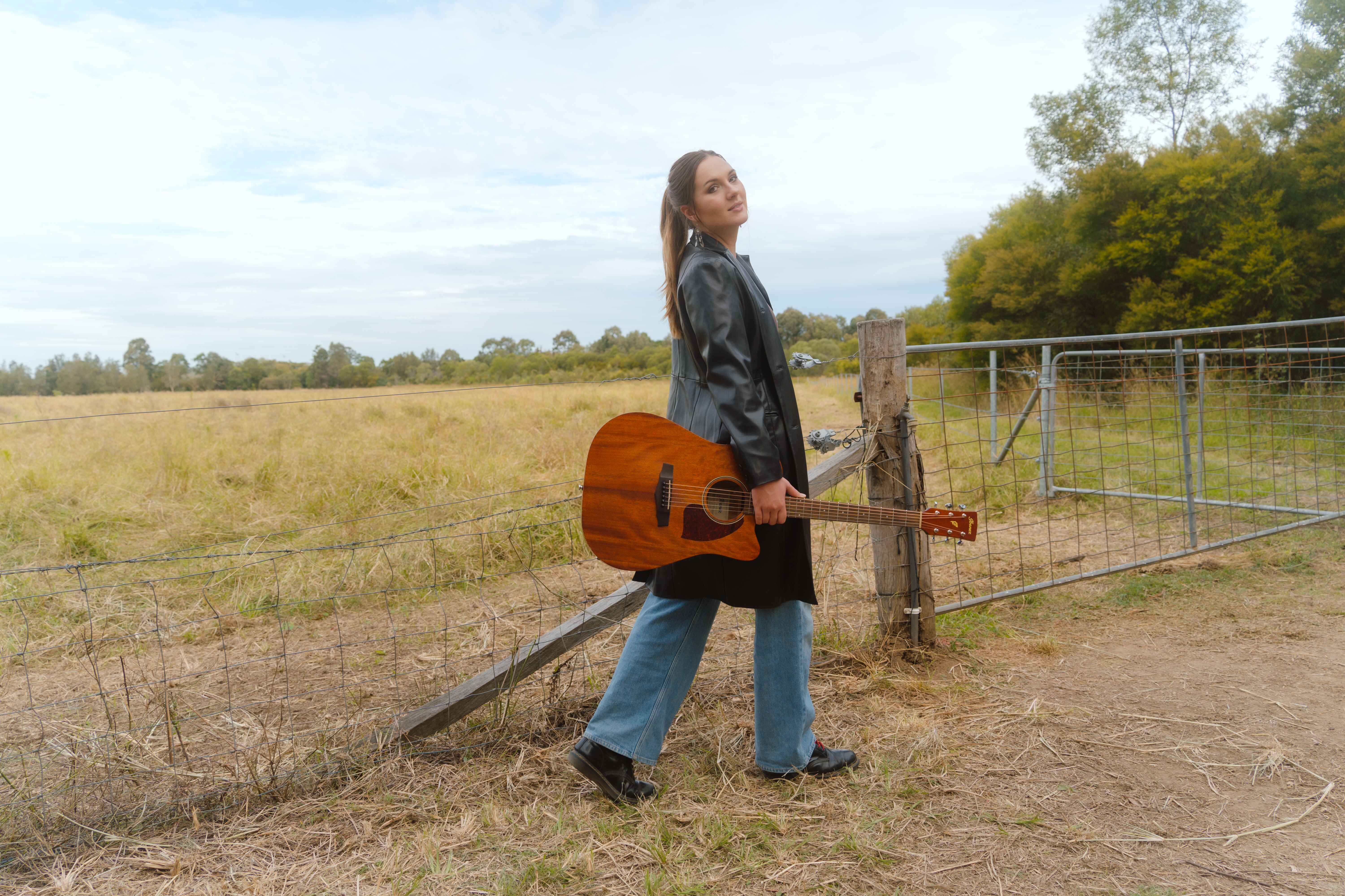 Ella Hartwig, country singer in Brisbane