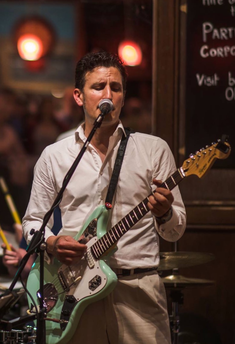 Gavin Lazarus, singer in Brisbane