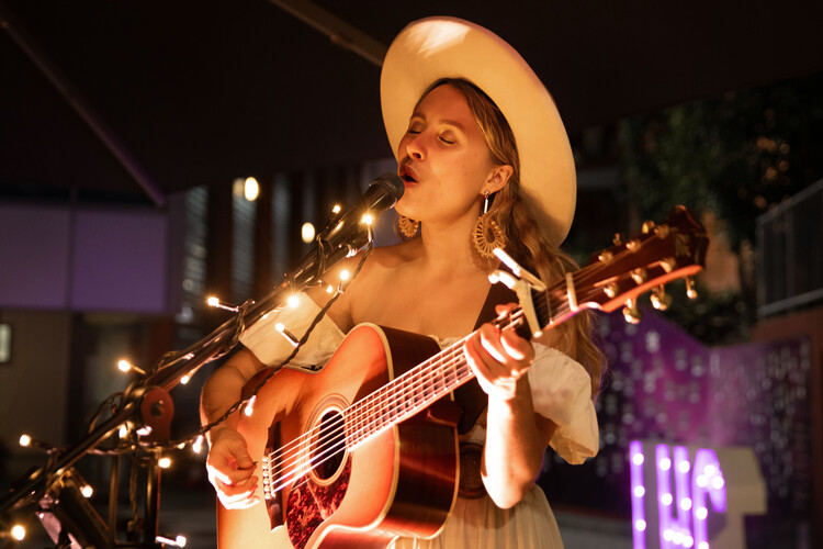 Jess Irvine, singer in Brisbane, photo 3