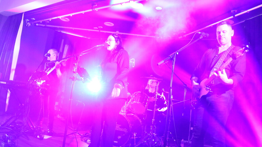 7-Day Weekends, cover band in Brisbane, photo 3
