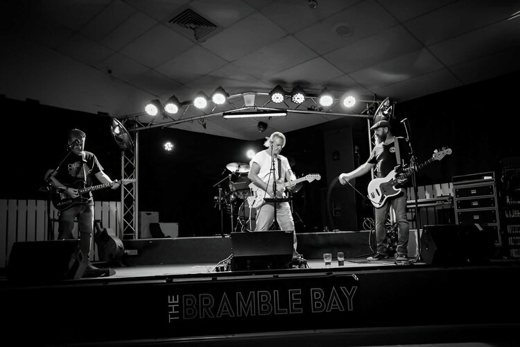 Creatures of Habit, cover band in Brisbane, photo 3