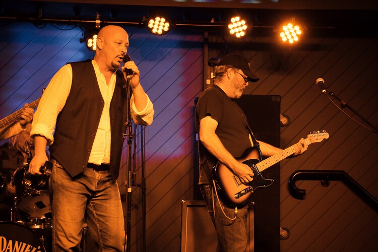 RetroJet, cover band in Brisbane, photo 3