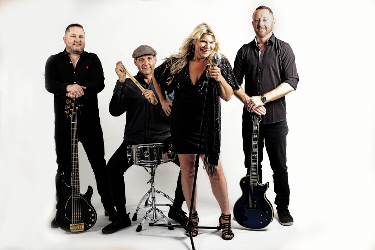 The Curve, cover band in Brisbane, photo 2
