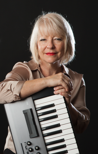 Christine, singer in Brisbane