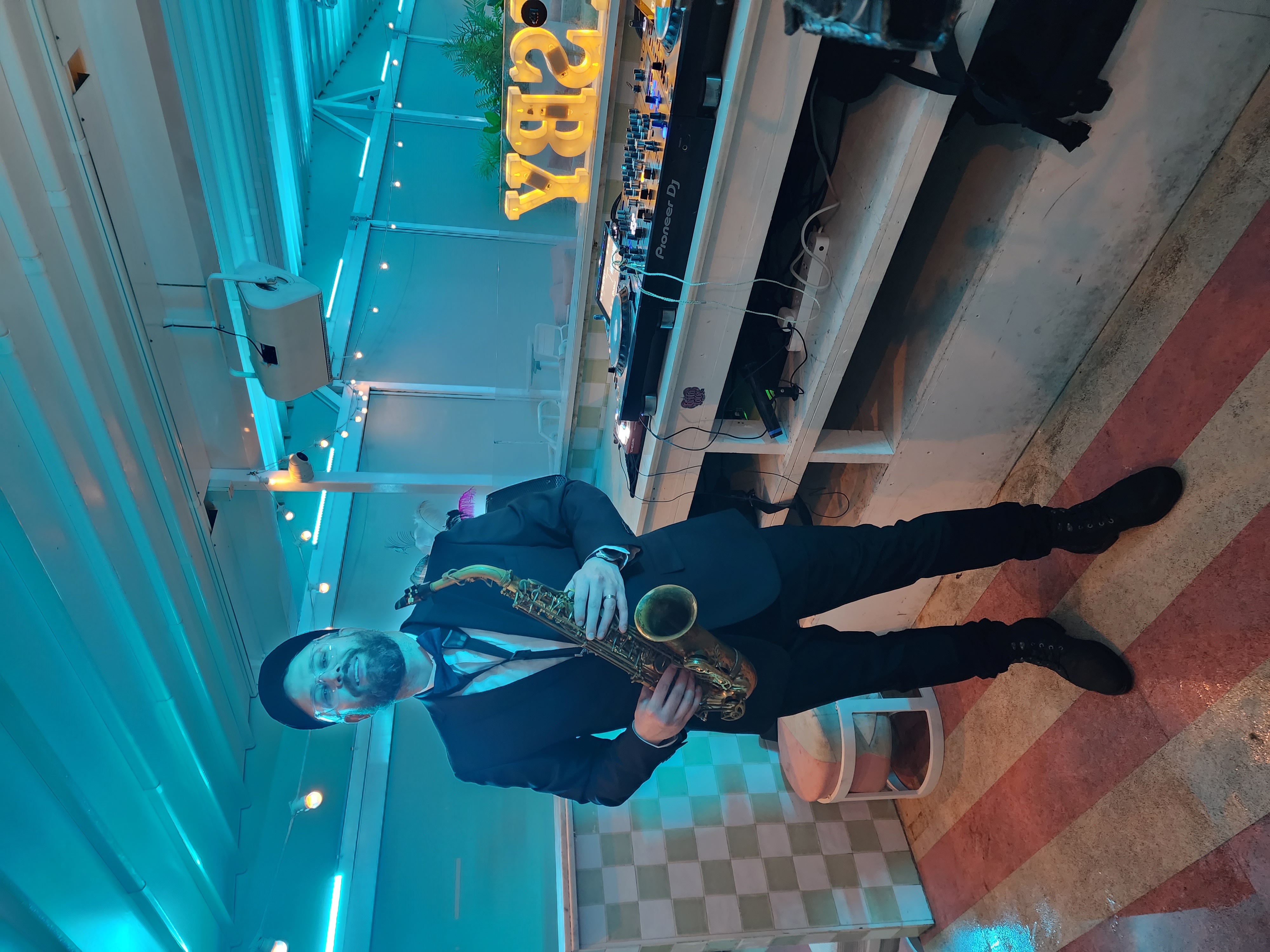 Mr Smith, dj and saxophone in Brisbane, photo 2