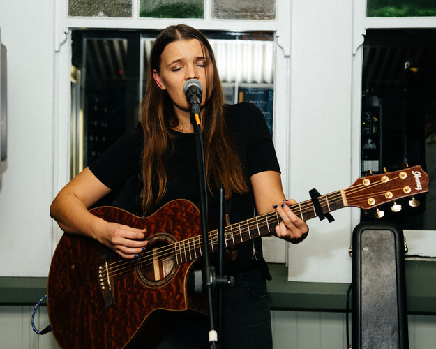 Taleena Peck, musical duo in Brisbane, photo 3