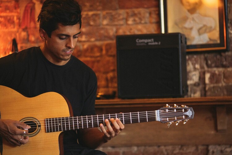 Rodrigo Santiago, guitarist in Brisbane, photo 3