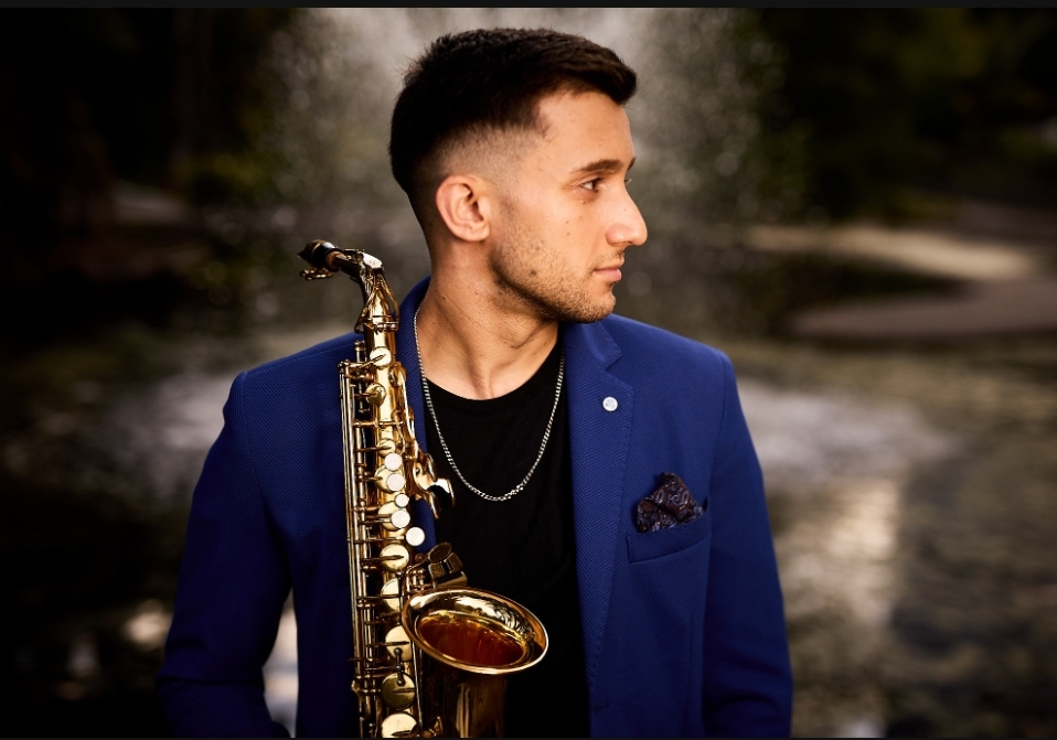 SAX Bianco, saxophone player in Brisbane, photo 2