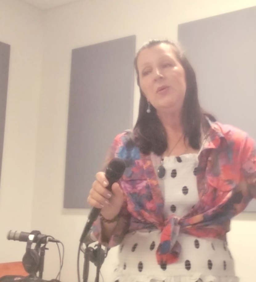Natasha Sunshine, singer in Brisbane