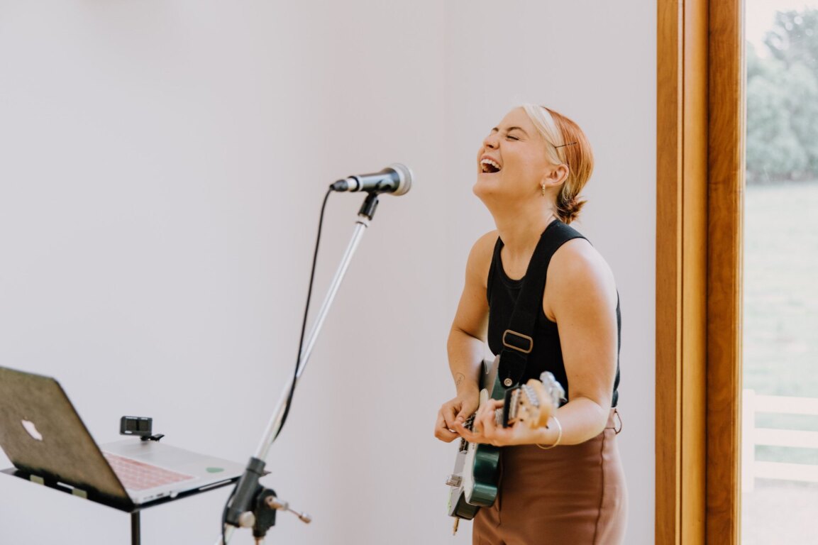 Eilish Ellen, wedding band in Brisbane, photo 2