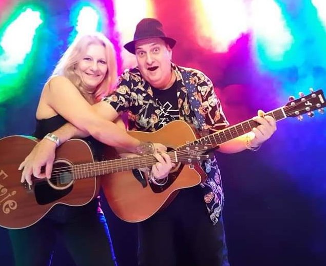 2EZ, musical duo in Bundaberg Central, photo 2