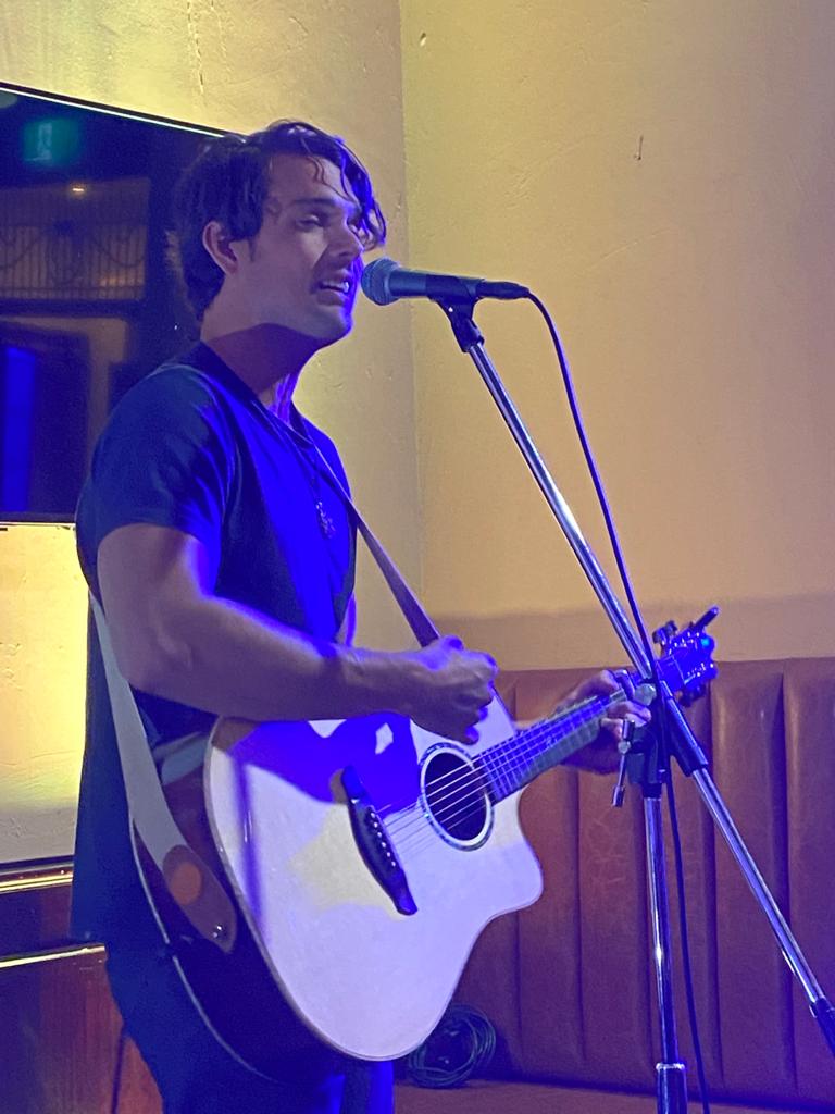 Talon, singer in Byron Bay