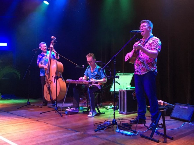 Aloha Baby Hawaiian Show, band in Byron Bay, photo 3