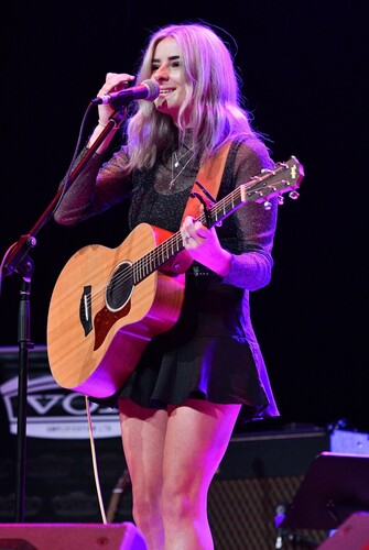 Hannah May, singer in Cairns, photo 3