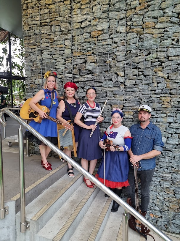 Whiskey Boat, folk band in Cairns, photo 2