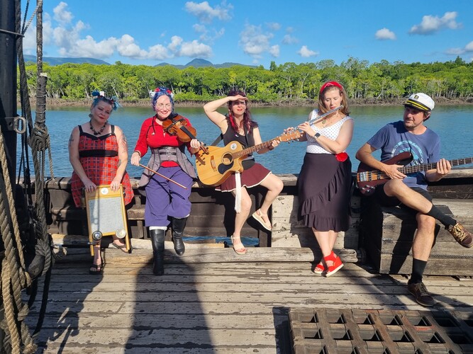 Whiskey Boat, folk band in Cairns, photo 3
