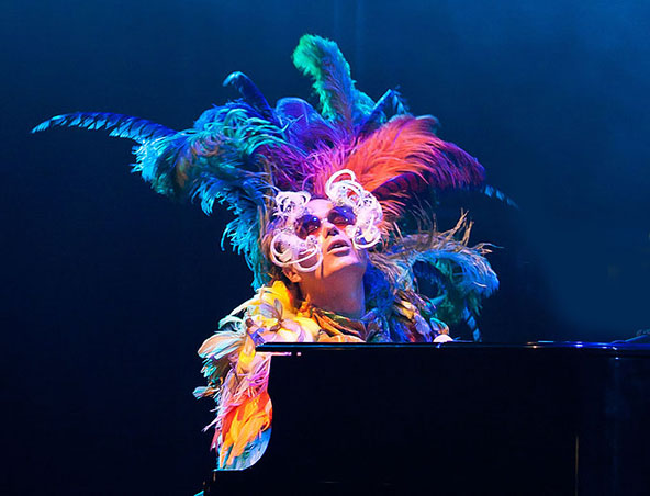 Elton John Tribute Show, live in Cooma, photo 3