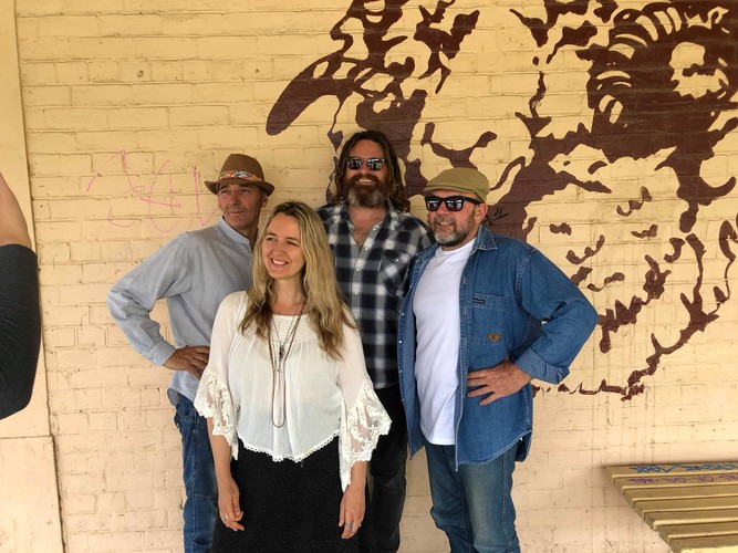 Rachael K and The Smoking Gun, cover band in Deniliquin, photo 3