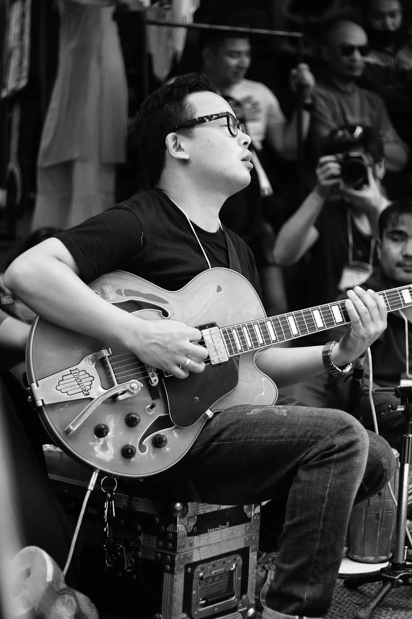 Gurunghari, singer in Devonport, photo 2