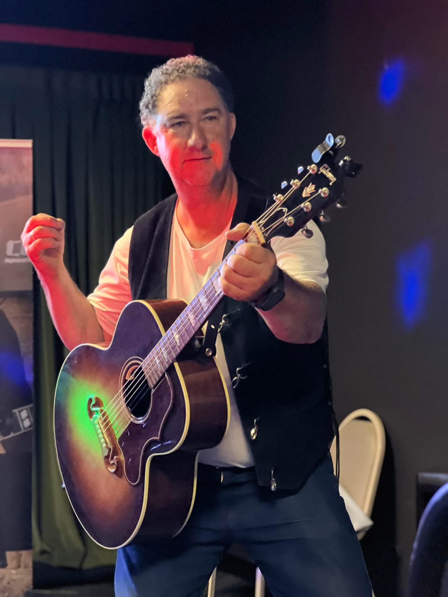 Rob Charlton, singer in Dubbo