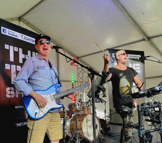 The TJ Show, musical duo in Echuca, photo 3