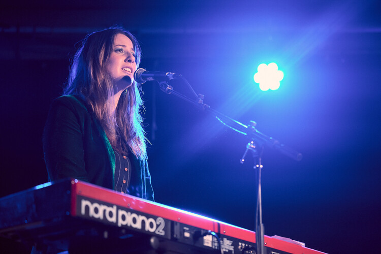 Bella Deer, singer-songwriter in Geelong, photo 3