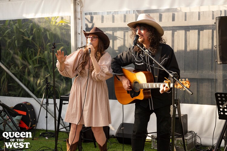 Moonshine & Maple, musical duo in Geelong, photo 3