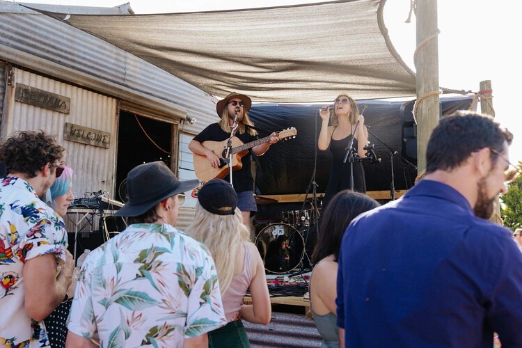 Rach & Will, musical duo in Geelong, photo 3