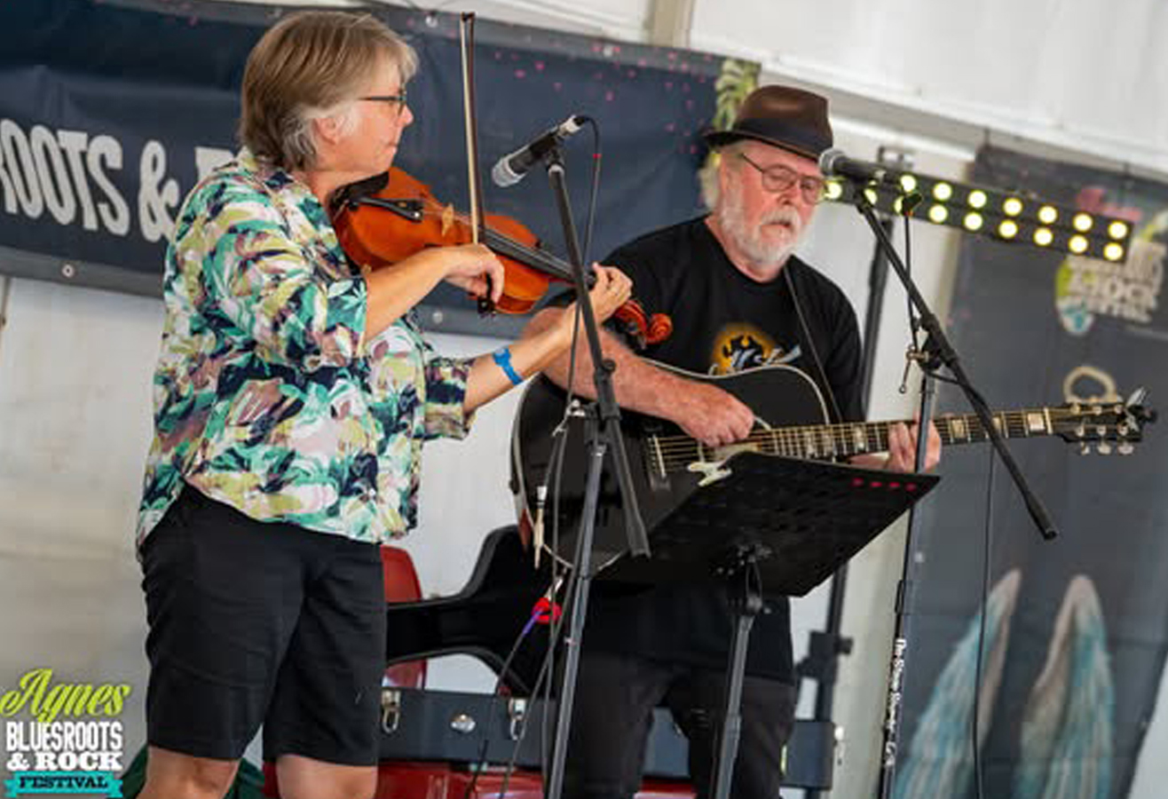 Kari & Gar, musical duo in Glenwood