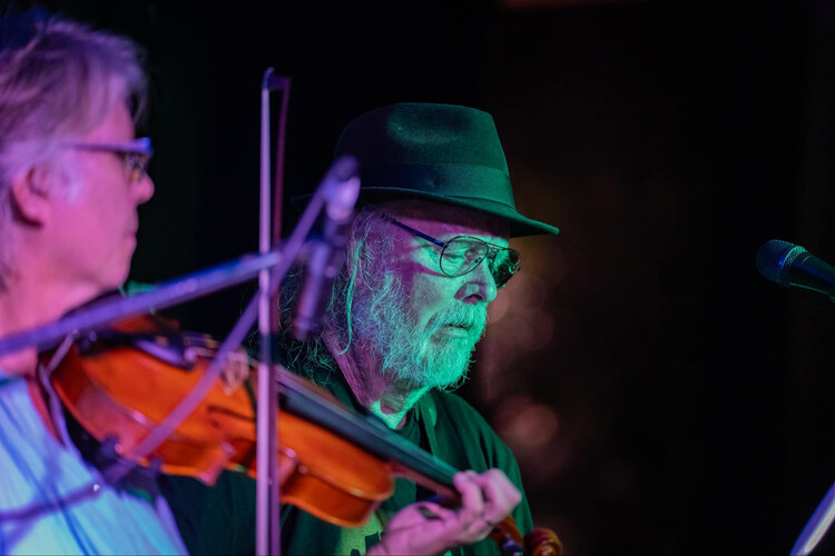 Kari & Gar, musical duo in Glenwood, photo 3