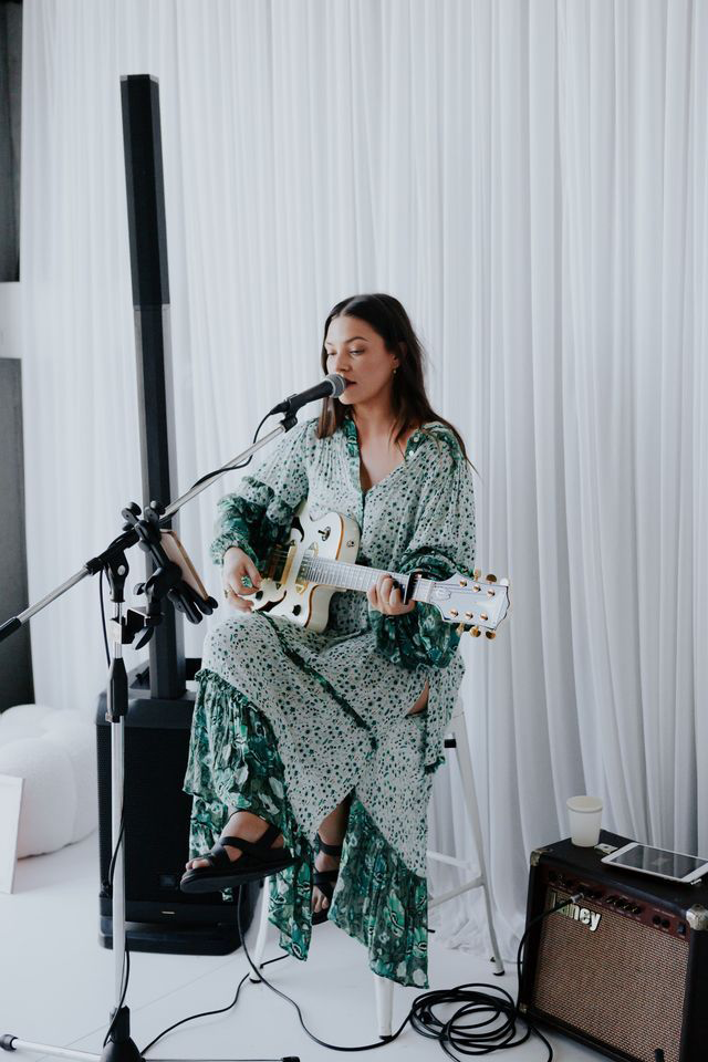 Lucy Crane, singer-songwriter in Gold Coast, photo 2