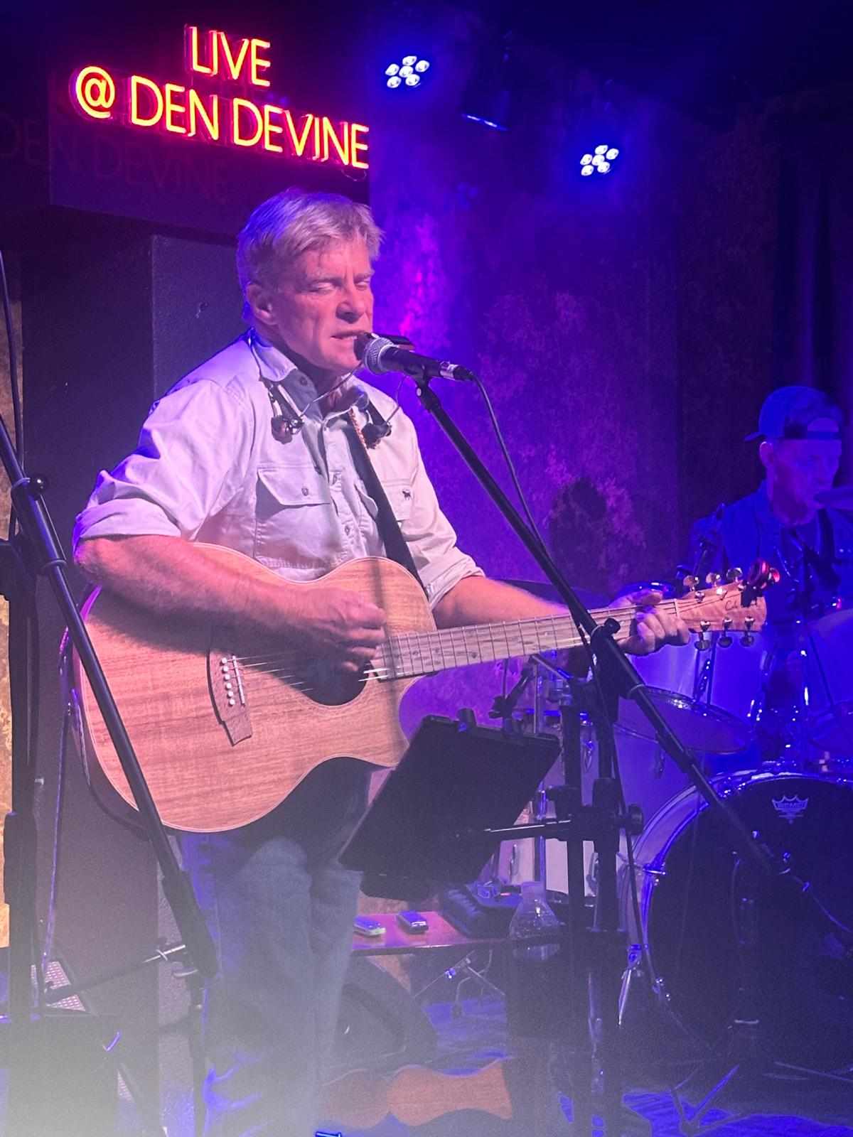 Rob Saunders, singer in Gold Coast, photo 2