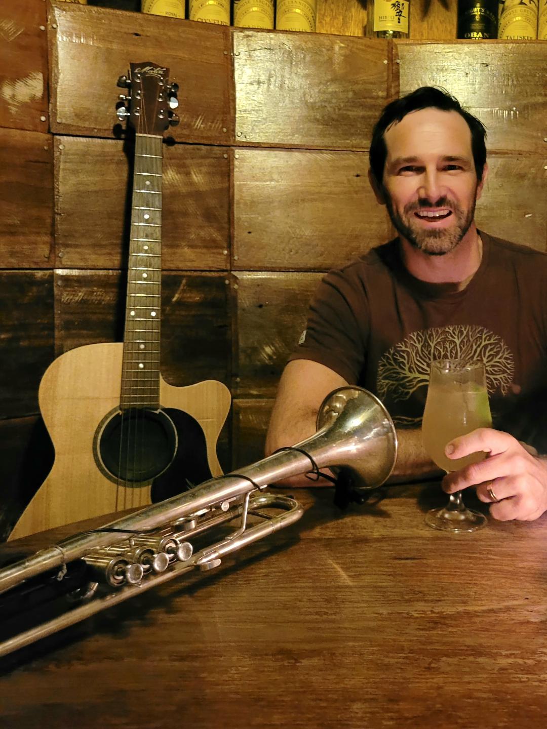 Slingo, musical soloist in Gold Coast