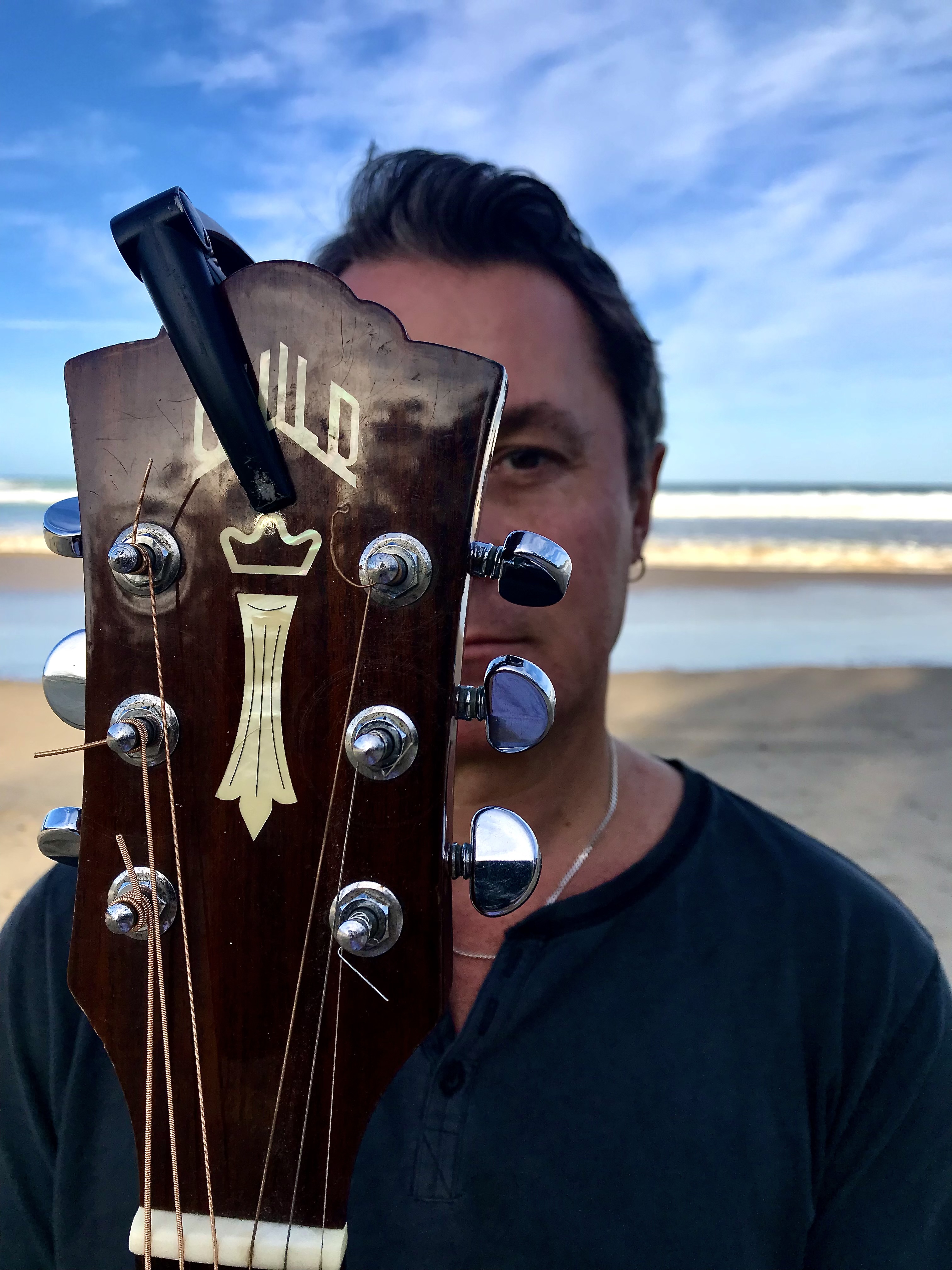 Val Gray, singer-songwriter in Gold Coast