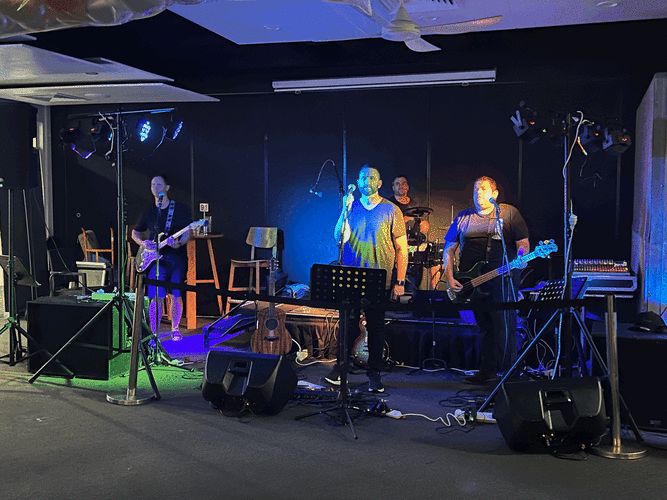 Fourshore, cover band in Gold Coast, photo 3